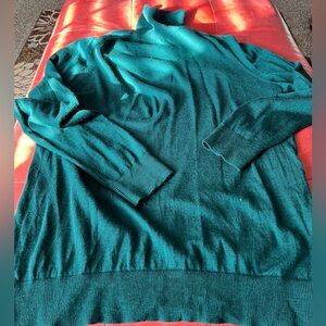 Express green merino wool Long Sleeve turtleneck Sweater size XLT